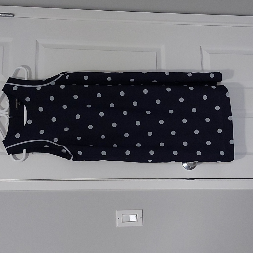 Banana Republic lined sleeveless dress with zipper in back,navy color